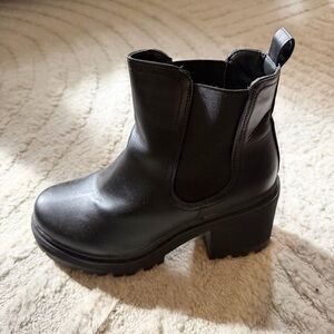 Chelsea Lug Sole Boots